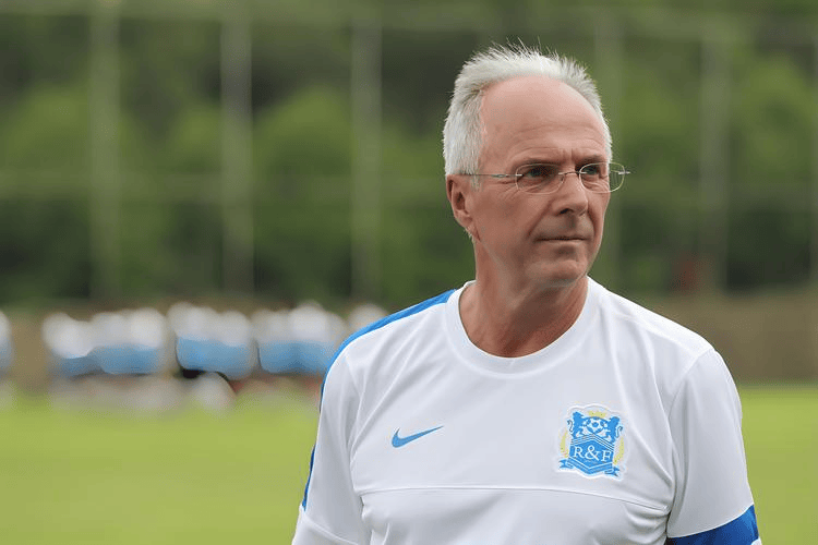 包含今夜体能课后，拉齐奥主帅复盘备战中超，引发热议，控场能力受关注的词条