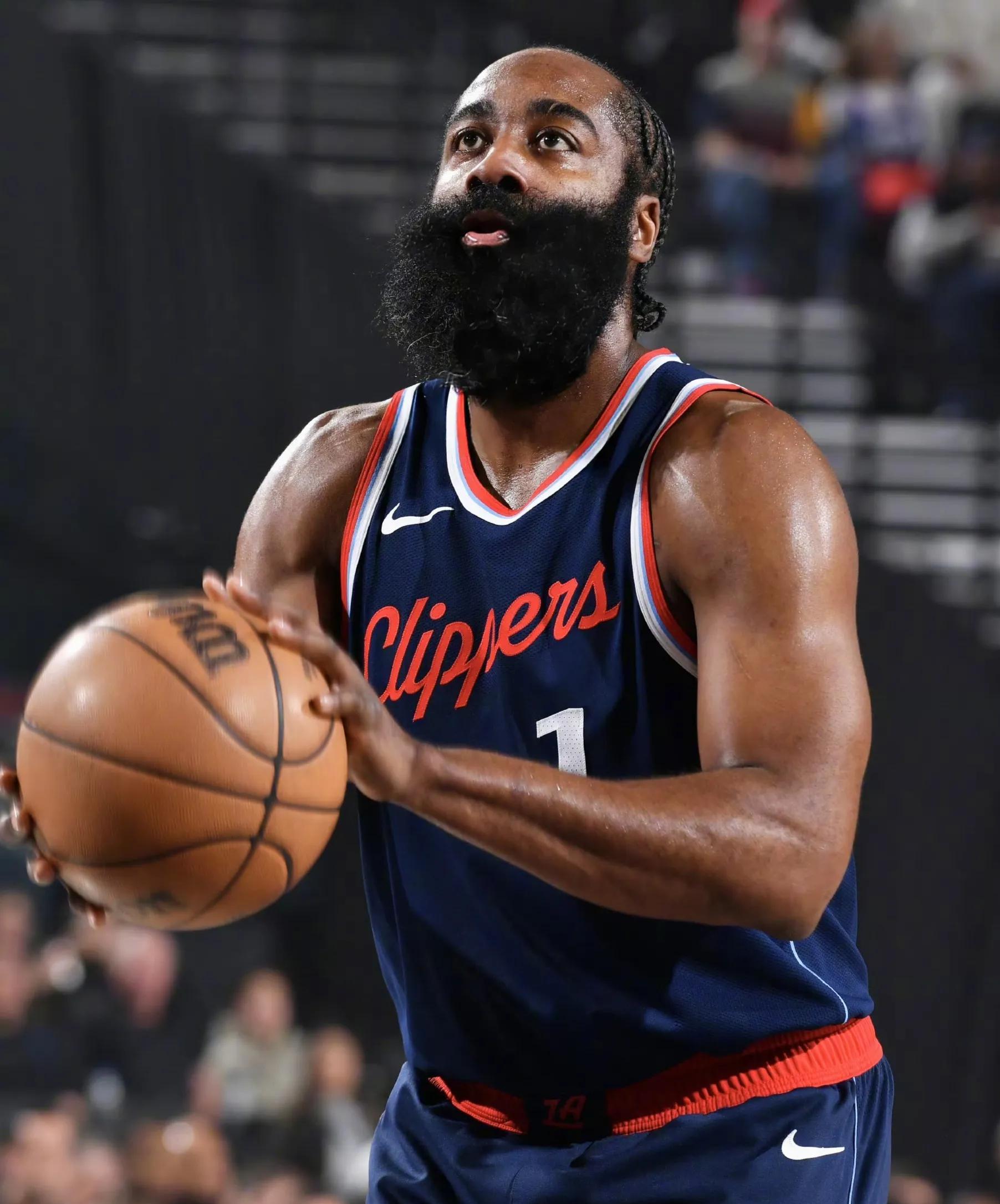 关于哈登回归赛场，逆转首场状态亮眼，RNG观众沸腾！的信息